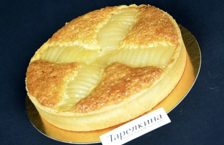 Тарта с грушей и миндальным кремом
