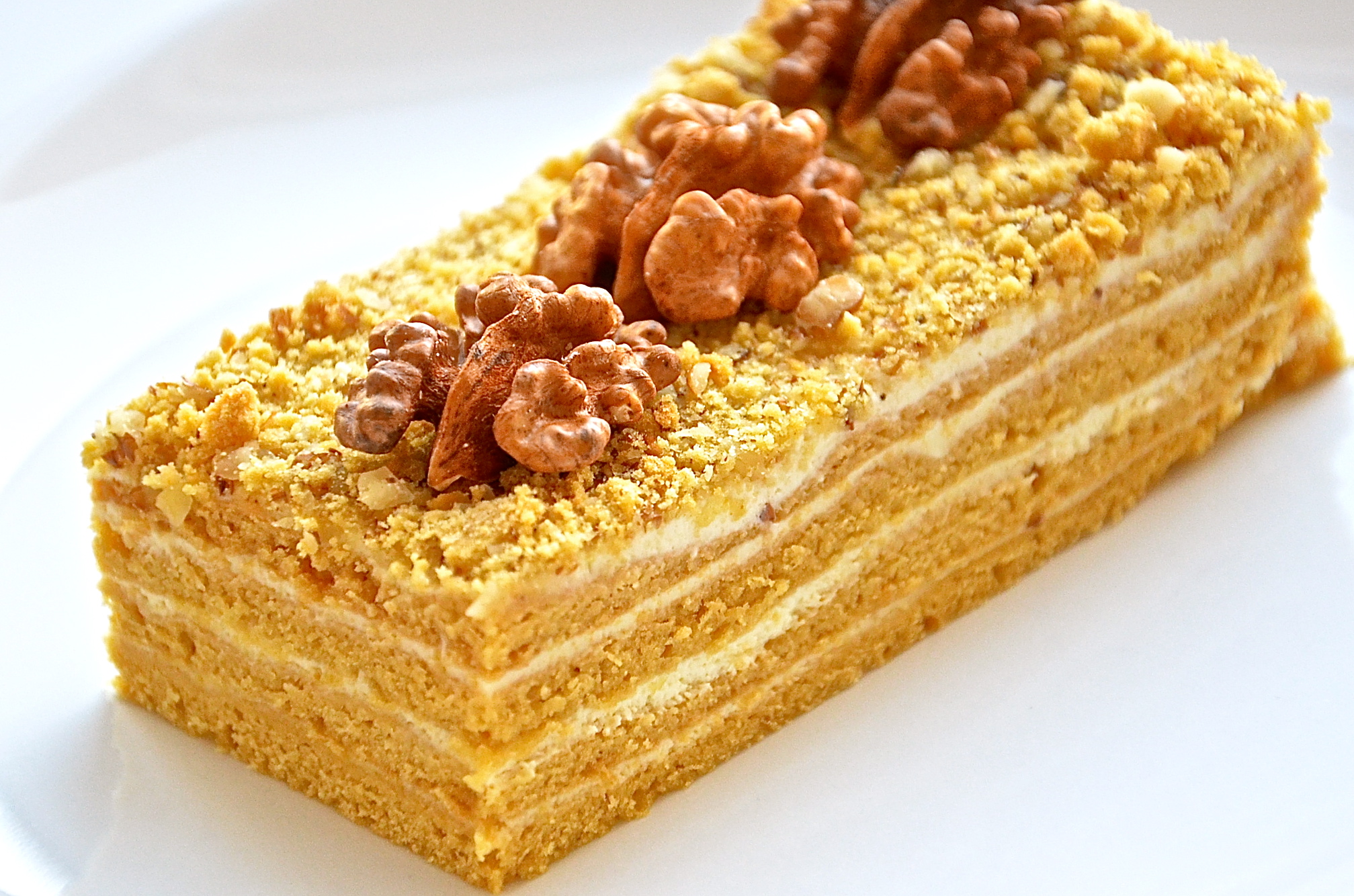 Пшеничный торт. Торт Арлекин от Лучиано. Лучиано медовик. Торт слоеный медовый. Наполеон и медовик.